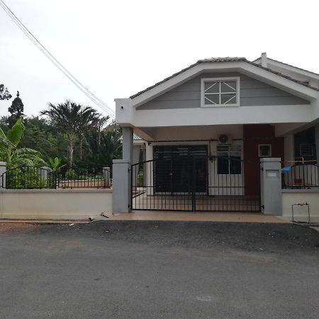 Samsiah Guest House - Taman Yayasan Segamat Buloh Kasap Bagian luar foto